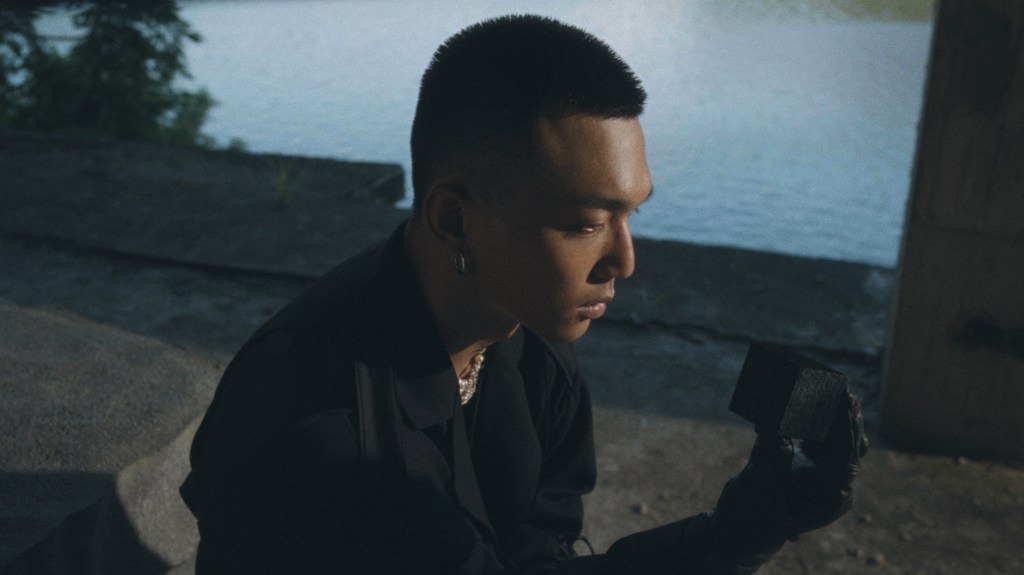 傻子與白痴〈遠慮〉MV劇照