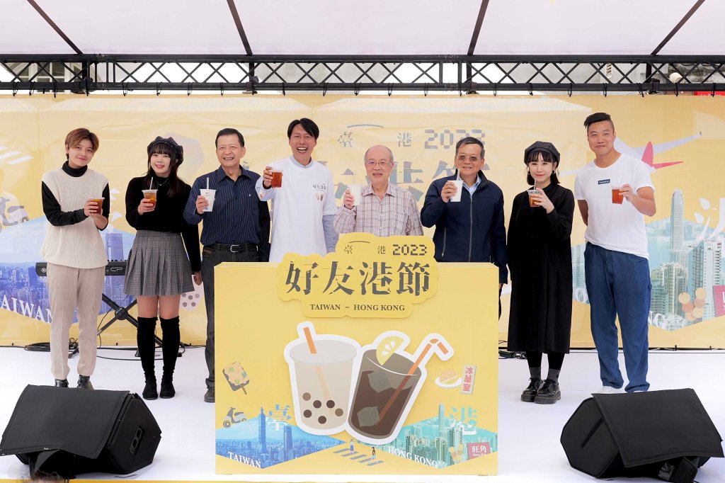 好友港節詹志宏董事長-陳德昇監察人-盧長水秘書長-在臺港人總召集人張啟樂及在臺港人表演團體合照