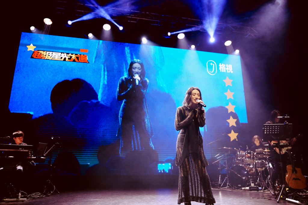 復刻《星光》經典演唱〈我們都寂寞〉