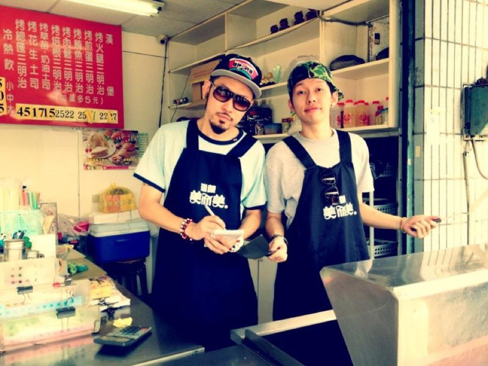 熱狗、蛋堡 (照片提供:本色音樂)