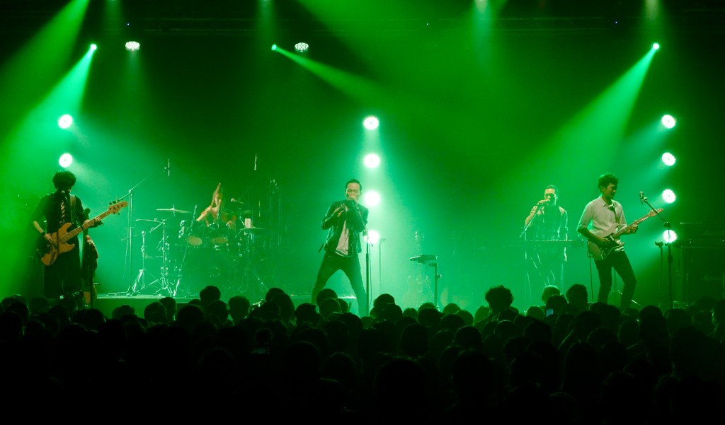 許久不見的專場，回聲樂團獻唱多首經典作品