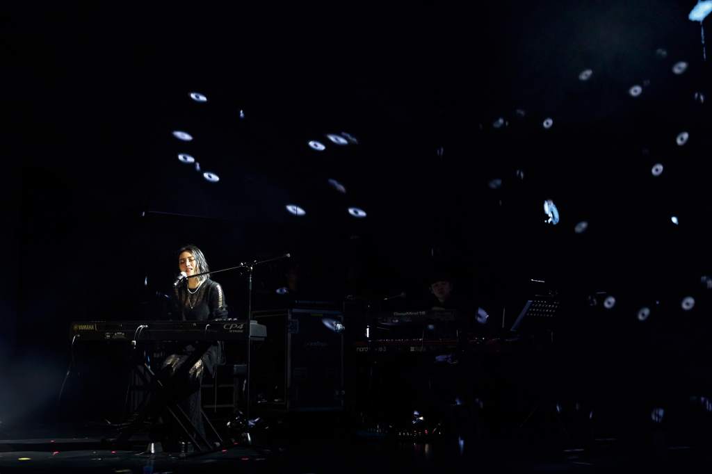 閻奕格自彈自唱低潮時期創作〈One Last Try〉