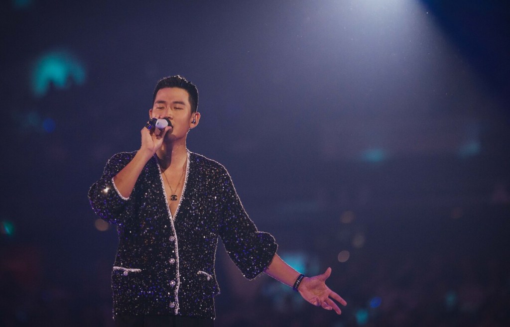 【NEWS】周興哲重返新加坡開唱 首日特別演唱周杰倫〈開不了口〉 而第二日則首唱寫給梁靜茹的歌曲〈大人〉