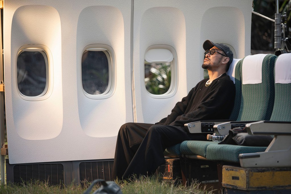 MC HotDog 熱狗〈她的眼光〉MV (照片提供:本色音樂)