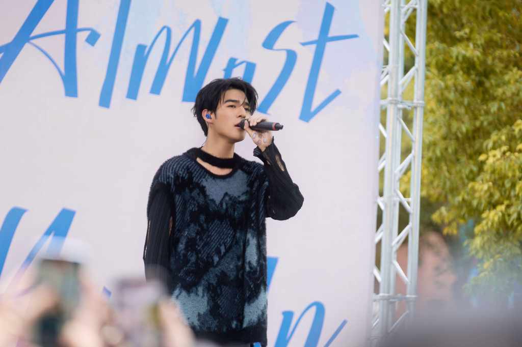 陳昊森《Almost Human》台北場簽唱會 (照片提供:華研國際)