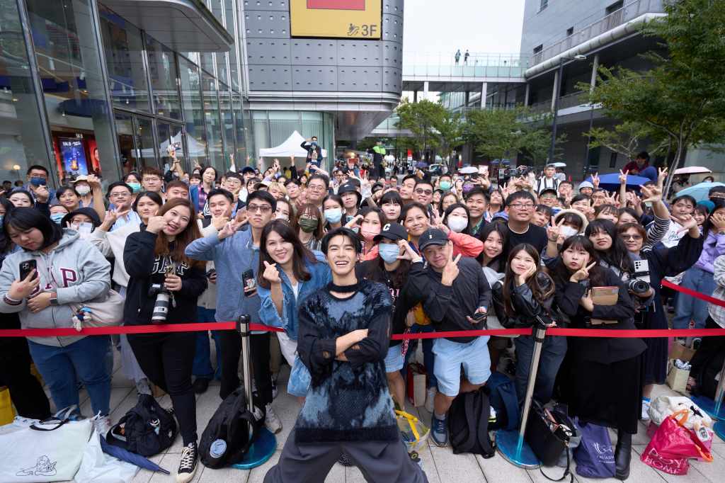 陳昊森《Almost Human》台北場簽唱會 (照片提供:華研國際)