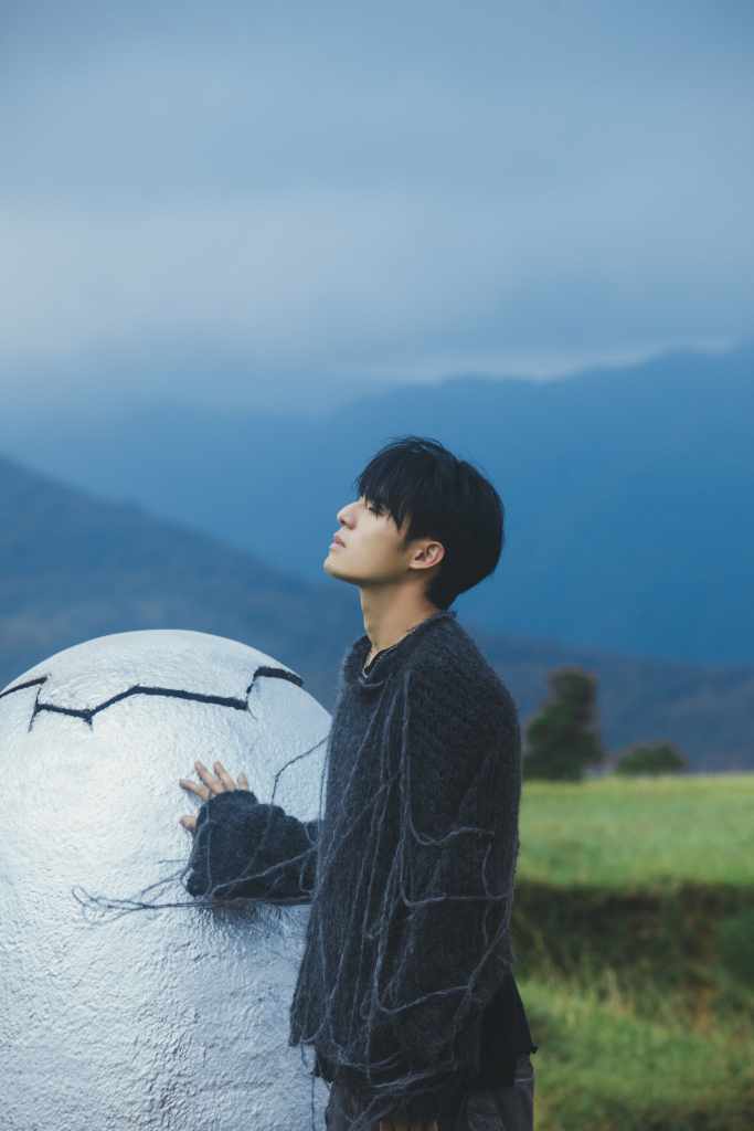 陳昊森〈太陽色的獅子〉MV (照片提供:華研國際)