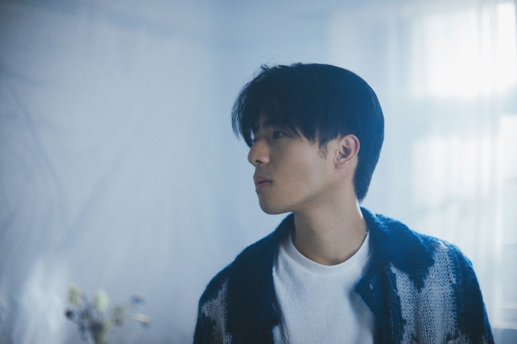 【HIM】最貼近陳昊森之作〈太陽色的獅子〉 MV一路連拍17小時 演繹登錄「記憶清除計畫」&nbsp;克服黑暗面重獲新生