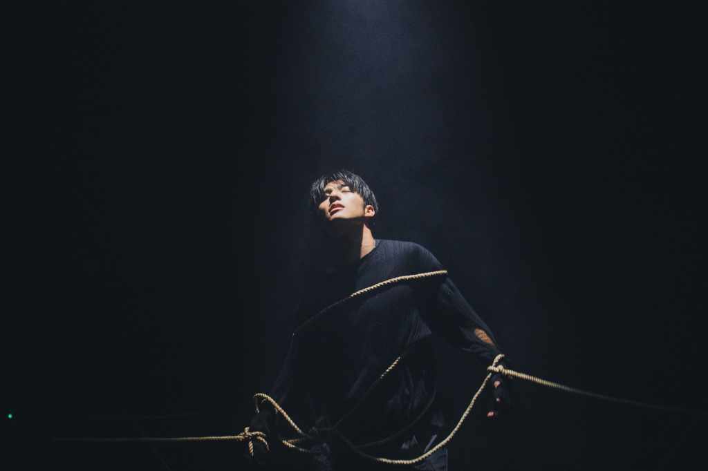 陳昊森〈太陽色的獅子〉MV (照片提供:華研國際)