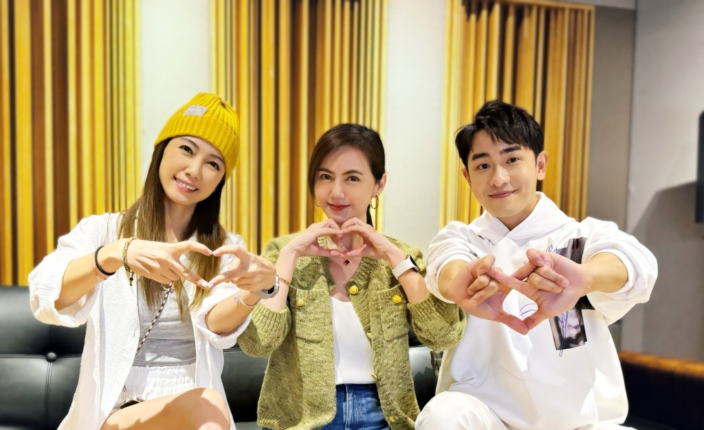 陳謙文（右）、簡沛恩（中）和林韋君（左）以各自的方式表達對毛孩的愛