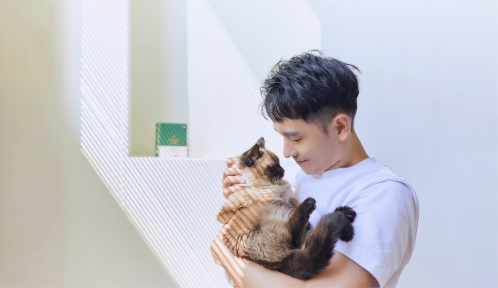 陳謙文本身也是毛孩家長，家裡有兩隻可愛的貓咪