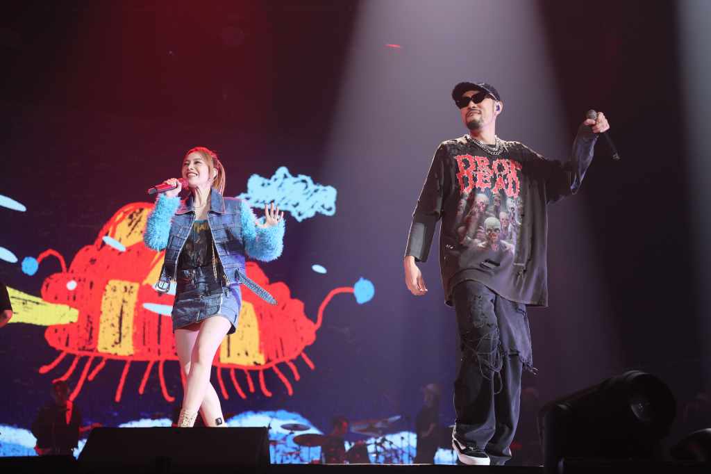 MC HotDog熱狗12/24台北小巨蛋開唱 嘉賓徐懷鈺 (照片提供:本色音樂)
