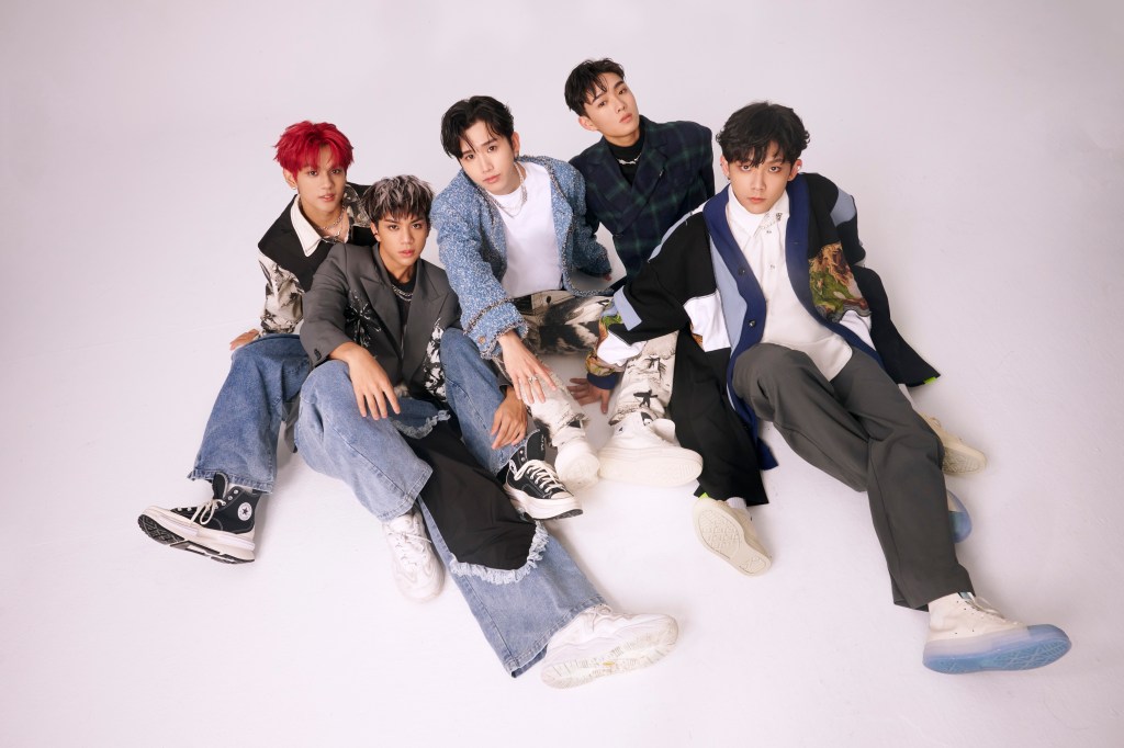 AcQUA源少年為了跨年表演，近期密集高強度排練