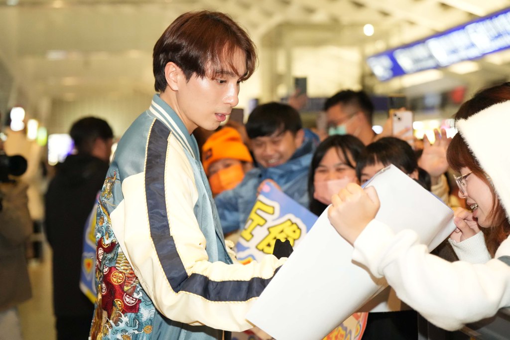 丘俊鑫來台為演唱會定裝、練團 粉絲熱情接機 (照片提供:赤龍國際)
