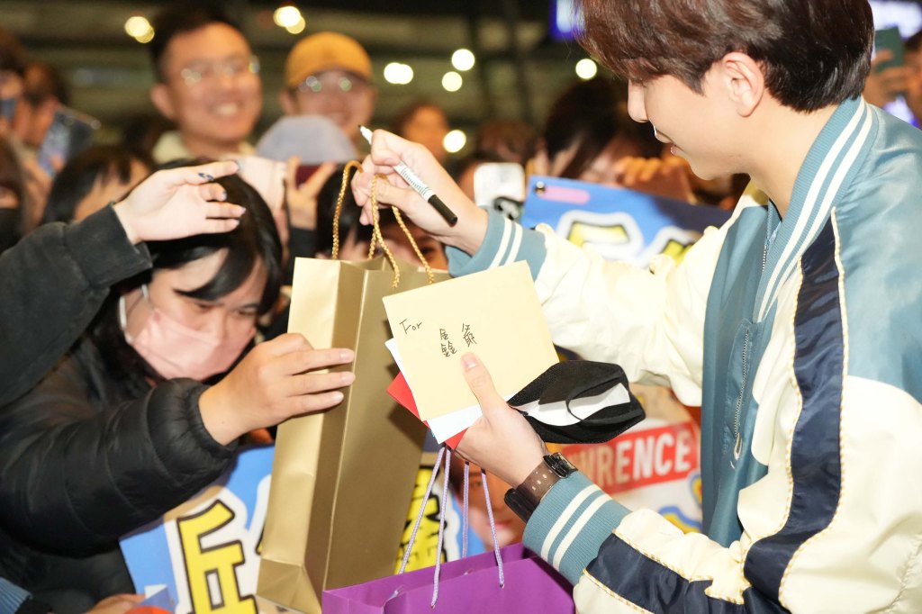 丘俊鑫來台為演唱會定裝、練團 粉絲熱情接機 (照片提供:赤龍國際)
