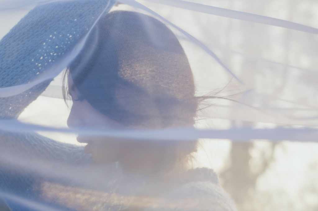 甄濟如〈慣性倔強〉MV (照片提供:RCA)