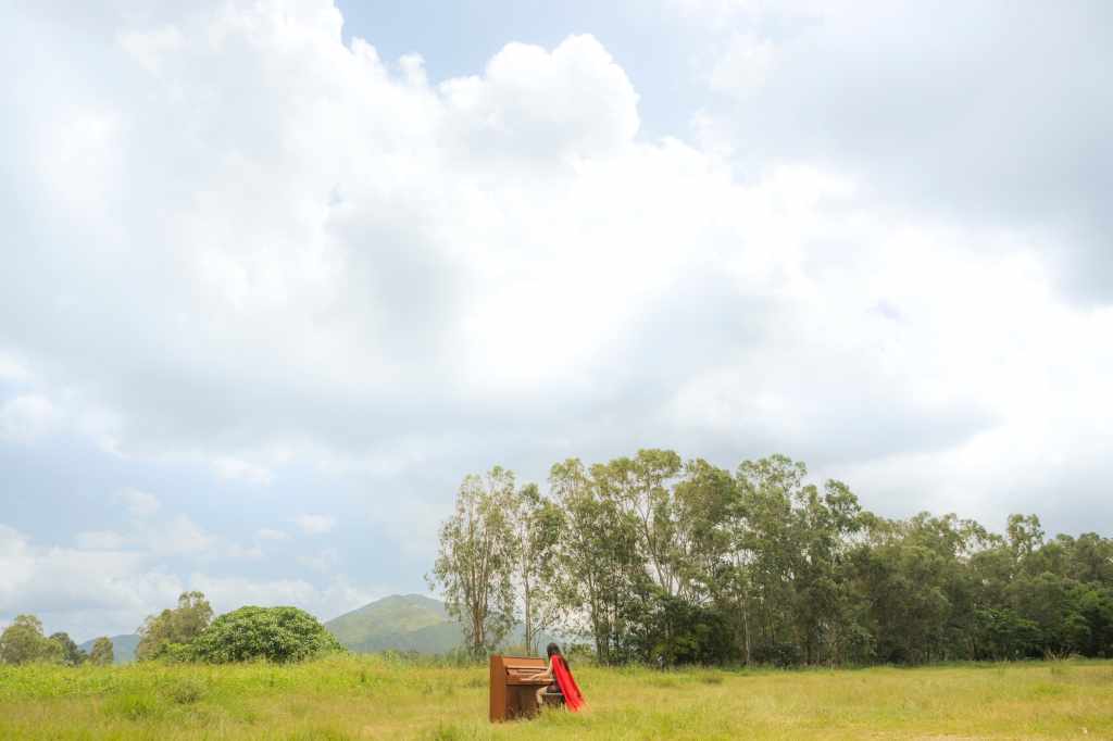 甄濟如〈慣性倔強〉MV (照片提供:RCA)