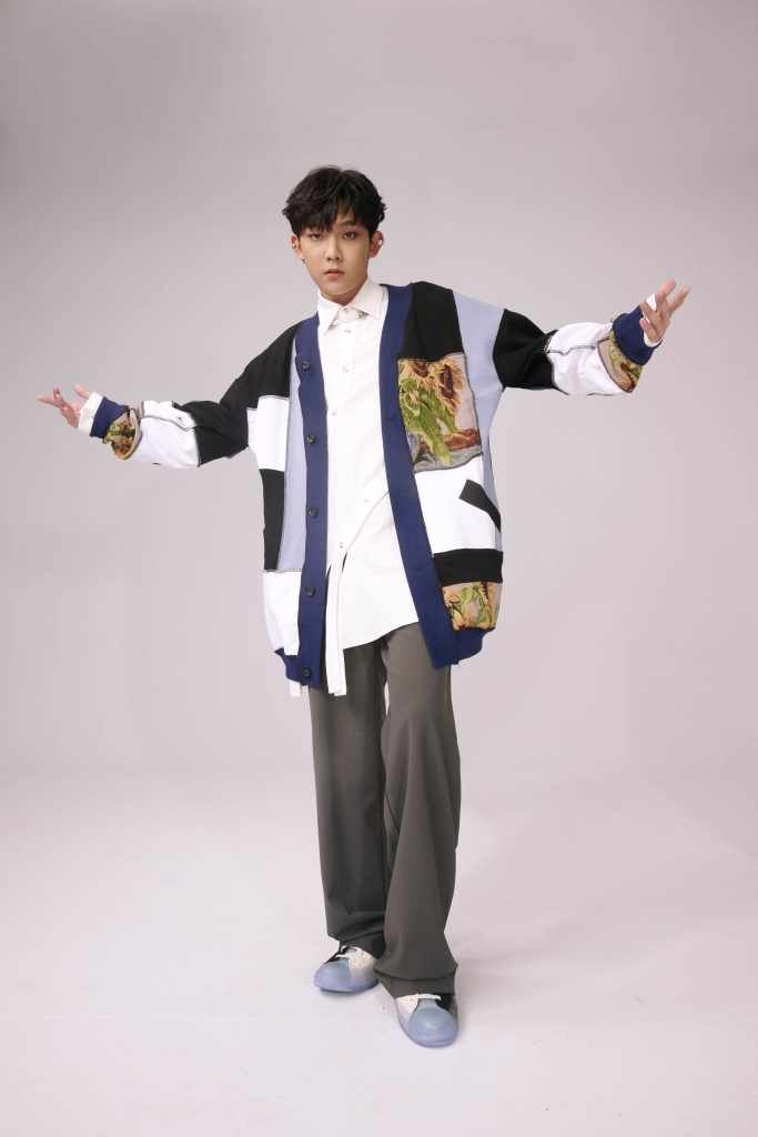 年僅18歲的林毓家除了是一名歌手之外,也是一位演員,今年憑藉著「橋頂少年」中飾演荔枝一角獲獎,獲得「桃園電影節」最佳男演員、「金穗獎」最佳演員,以及擔任本屆金馬獎的遞獎大使 (照片提供:種子音樂)