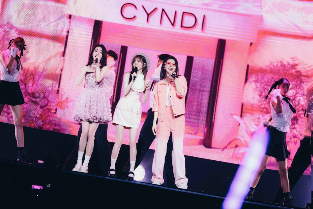 左至右：吳謹言、王心凌、黃小蕾