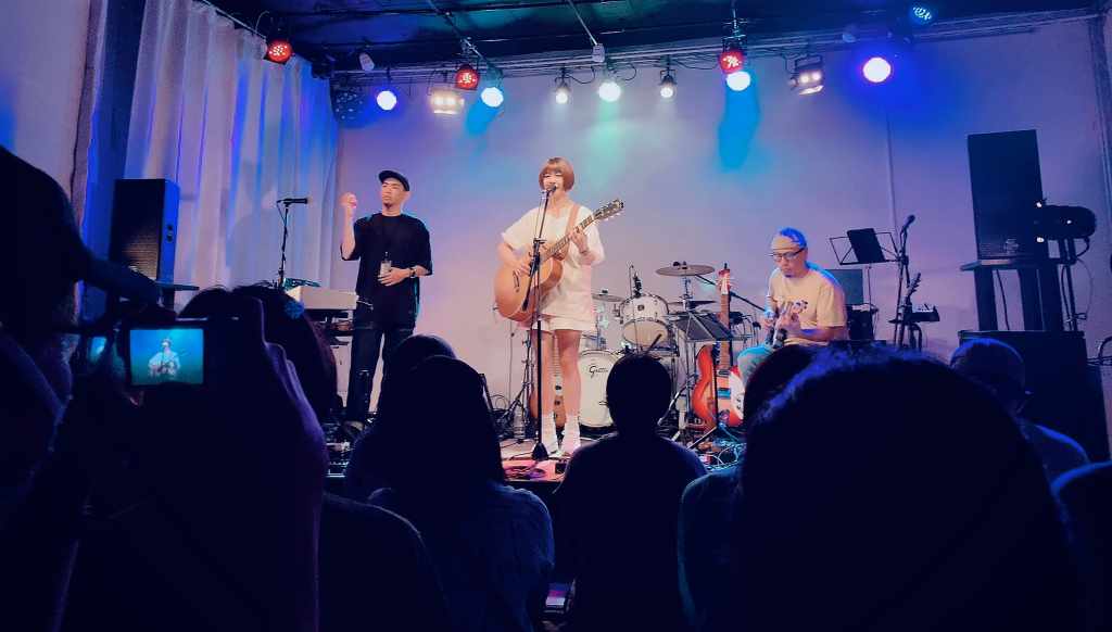 柴郡貓帶著一把吉他出走台灣各地演出(照片提供:街聲派歌)