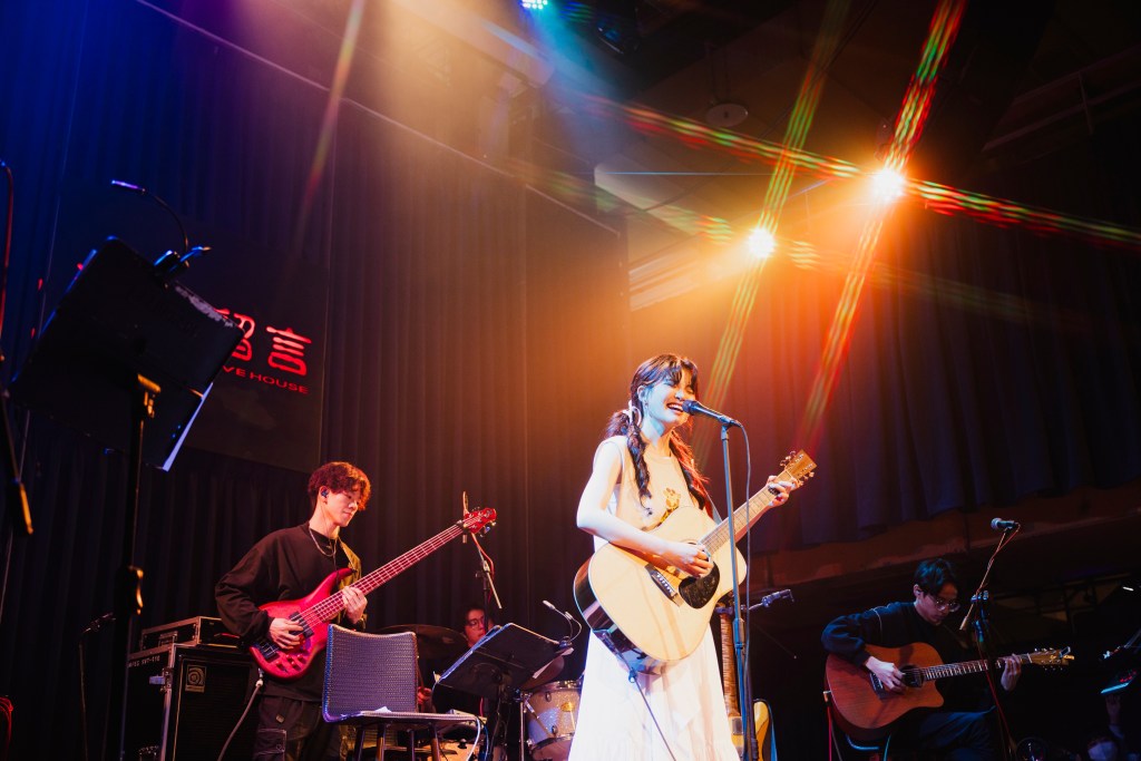 歌迷「淳款」串通工作人員準備驚喜影片逼哭許淨淳 