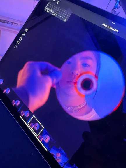 老莫女兒Mona拍攝單曲封面