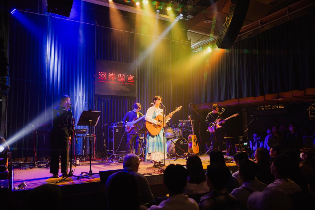 許淨淳在演唱會上感性致謝歌迷