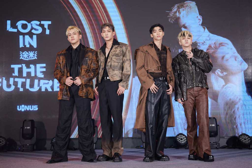 【Rock】U:NUS首張全創作專輯《途迷》12/20推出 發片記者會上眾多前輩錄製祝福影片 製作人彭柏邑化身聖誕老人驚喜現身