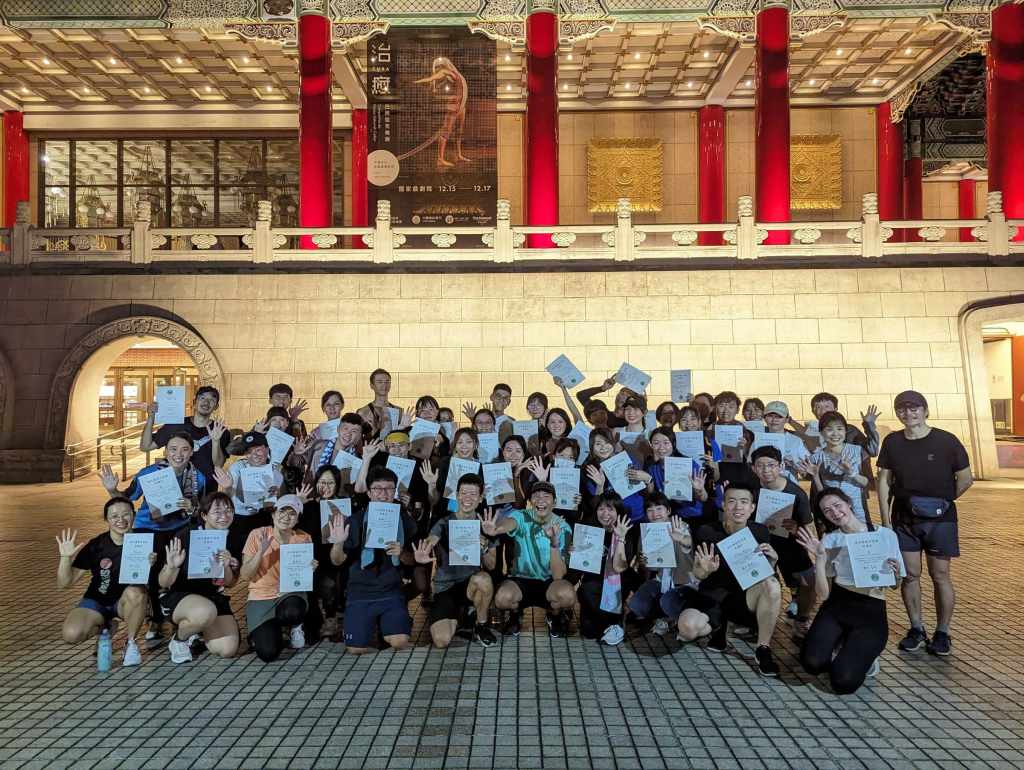 黃玠舉辦練跑活動,還頒發給每位參加者「紀念獎狀」