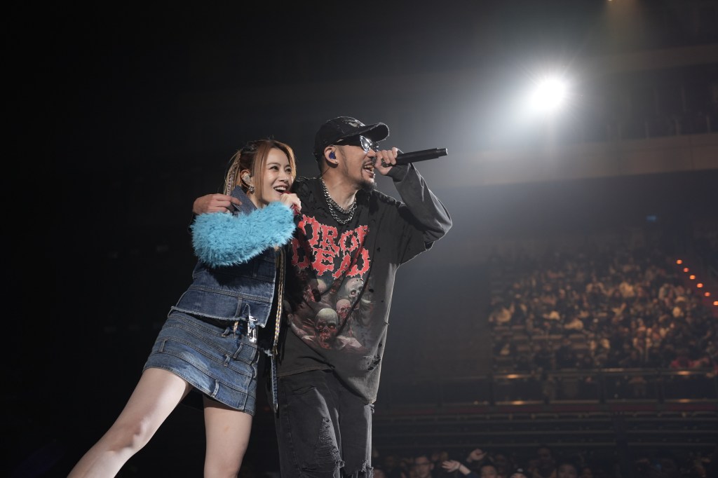 MC HotDog熱狗12/24台北小巨蛋開唱 嘉賓徐懷鈺 (照片提供:本色音樂)
