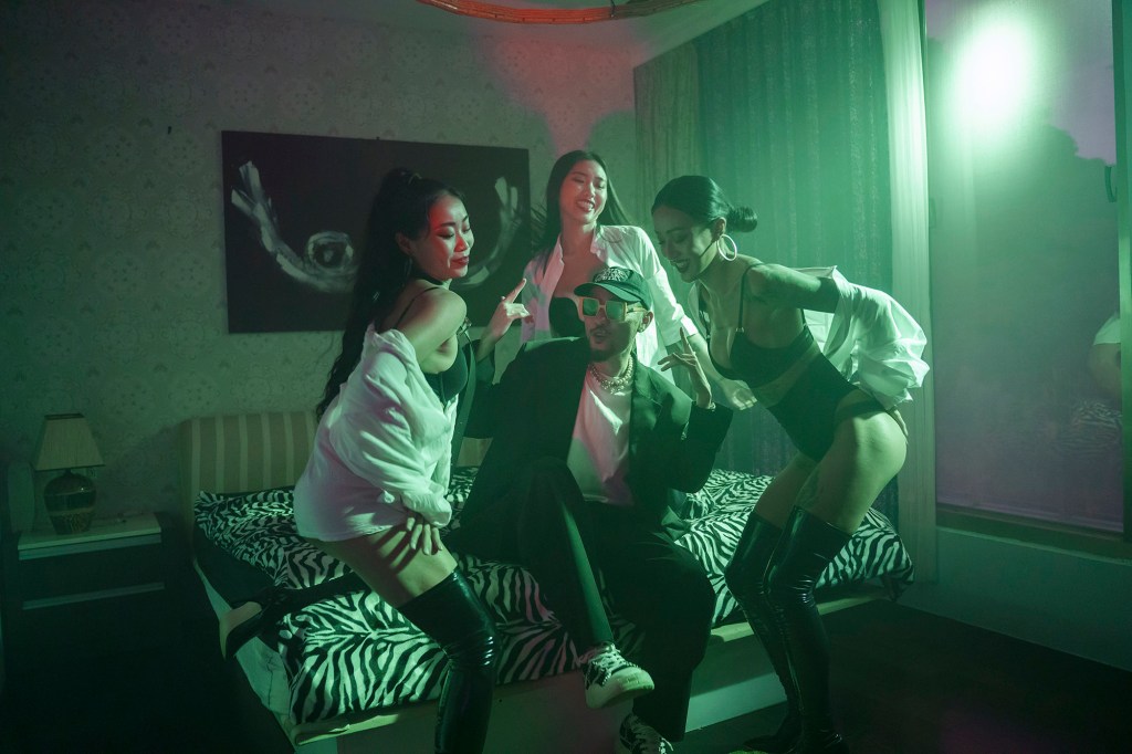 MC HotDog熱狗新曲〈約翰屈伏塔〉(照片提供:本色音樂)