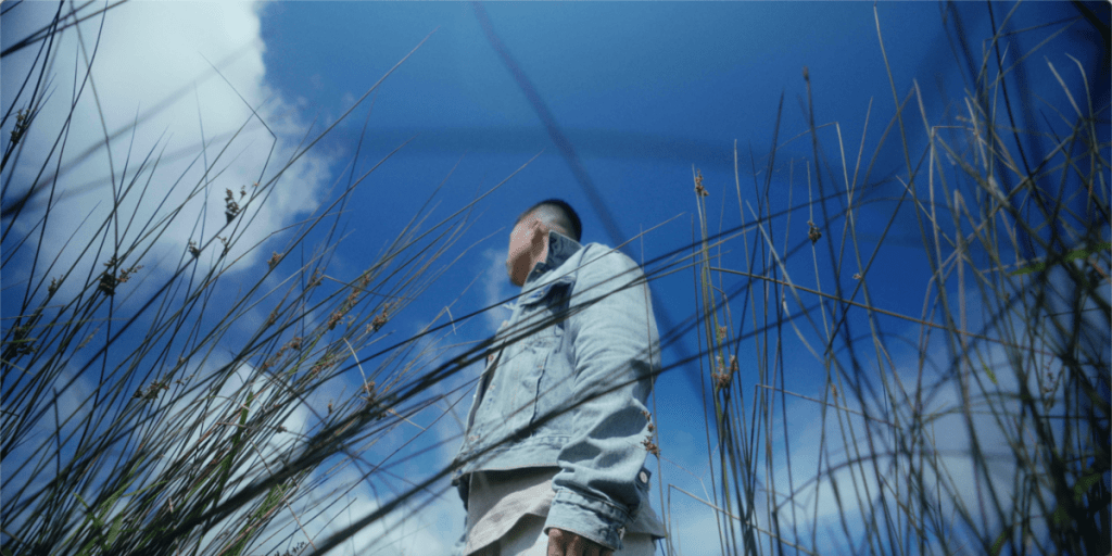 【NEWS】J. WALK〈LATE BLOOMER〉打造三段式音樂編排 MV變換三套服裝與三個場景&nbsp;呈現過去、現在和未來的心境轉變