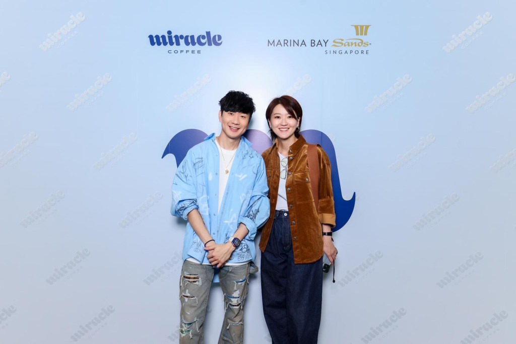 蔡淳佳受邀至林俊傑Miracle Café旗艦店品嚐咖啡 (照片提供: Joi Music)