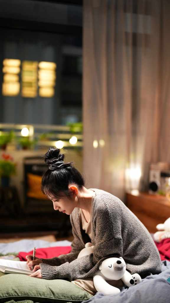 李千娜演出〈你成了我好多個誰〉MV(照片提供:劇樂蹦娛樂)
