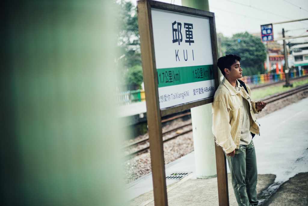 邱軍推出全新EP《愛不愛我》(照片提供:索尼音樂)