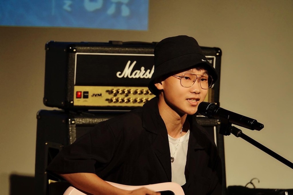 【NEWS】客語創作歌手江晟榮 推出全新單曲〈伙房〉 分享兒時記憶與尋根之旅&nbsp;歌詞一字一句請教阿婆後拼湊完成