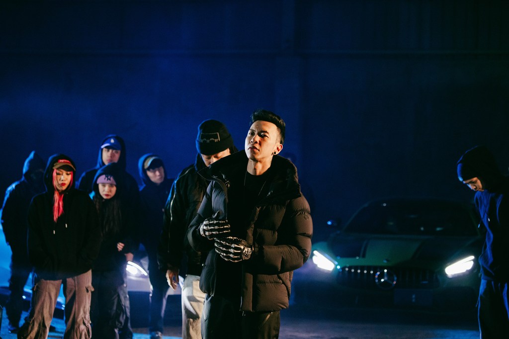 小春Kenzy〈晃落〉MV (照片提供:本色音樂)