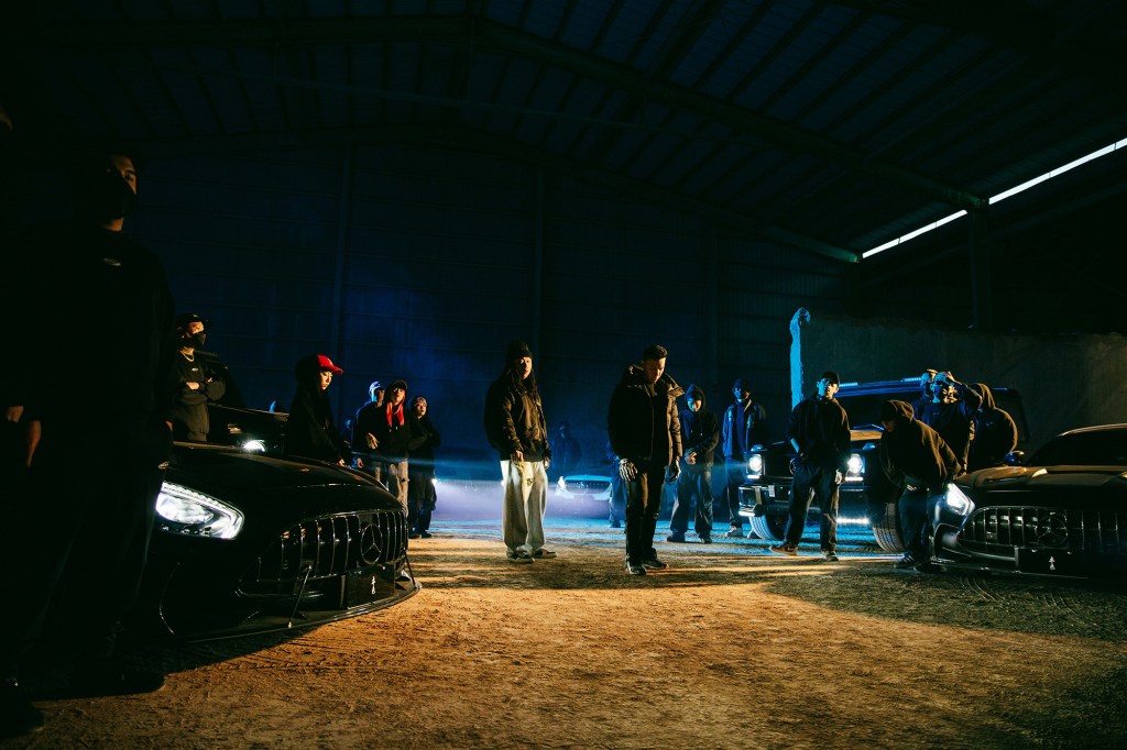 小春Kenzy〈晃落〉MV (照片提供:本色音樂)