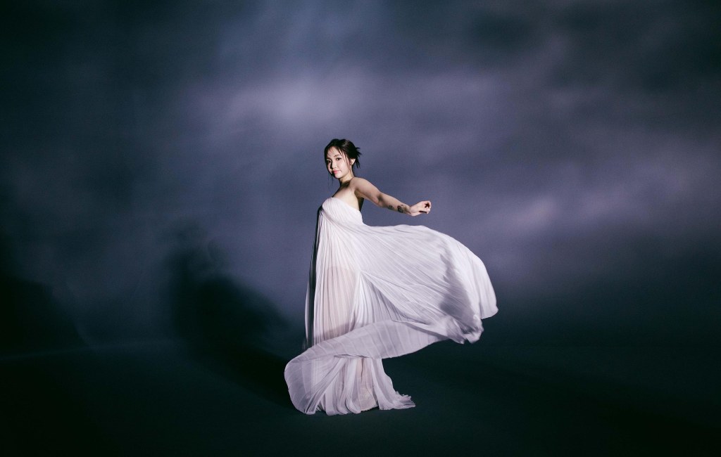 陳芳語最新創作專輯首波單曲〈自己愛情自己愛〉(照片提供:華風數位)