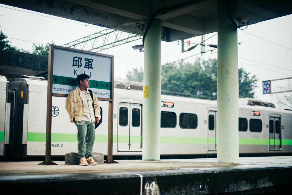 邱軍推出全新EP《愛不愛我》(照片提供:索尼音樂)