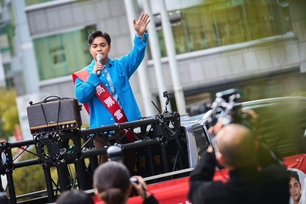 【Sony】邱軍跟上大選謝票熱潮 行經台北小巨蛋展開謝票活動 場外獻唱〈謝謝你的愛2024〉並預告1/19將再推出下一張EP