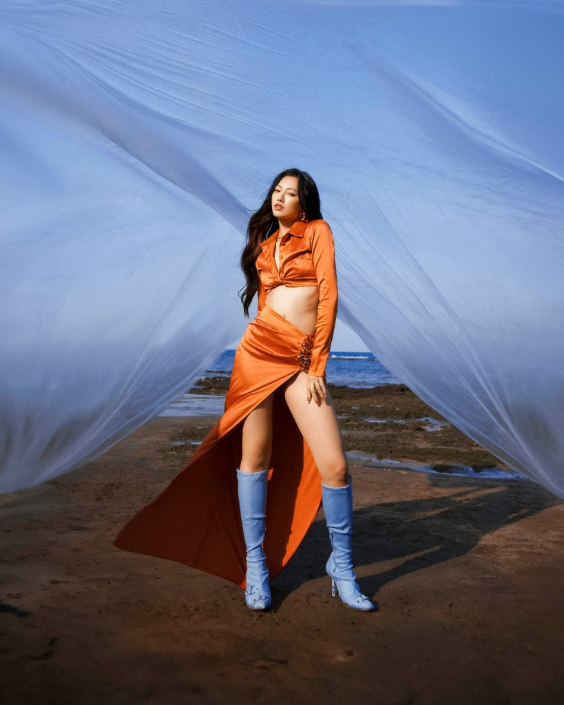 琟娜Verna〈量子幹嘛糾纏〉MV (照片提供:谷優娛樂)