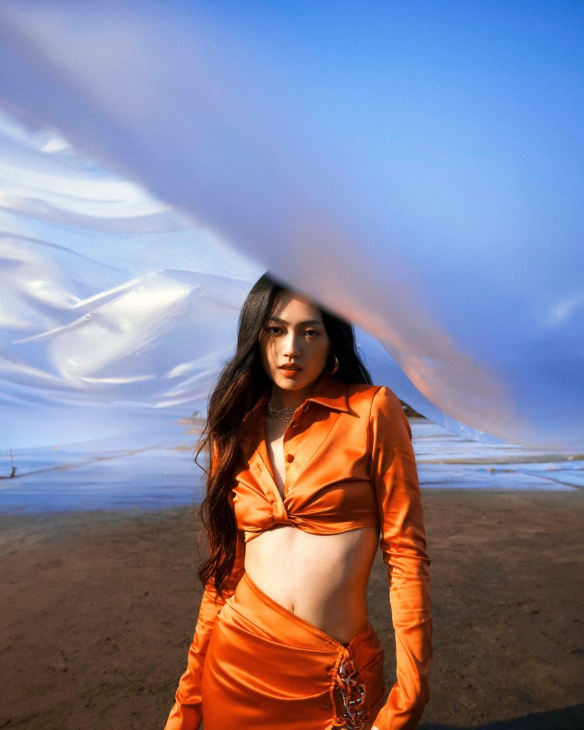 琟娜Verna〈量子幹嘛糾纏〉MV (照片提供:谷優娛樂)