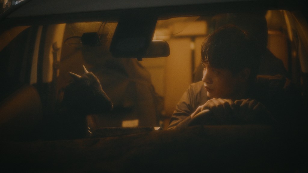 〈驕傲的黑羊〉MV劇照