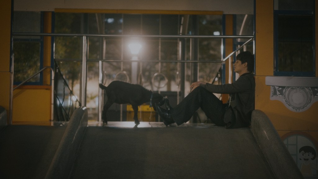 〈驕傲的黑羊〉MV劇照