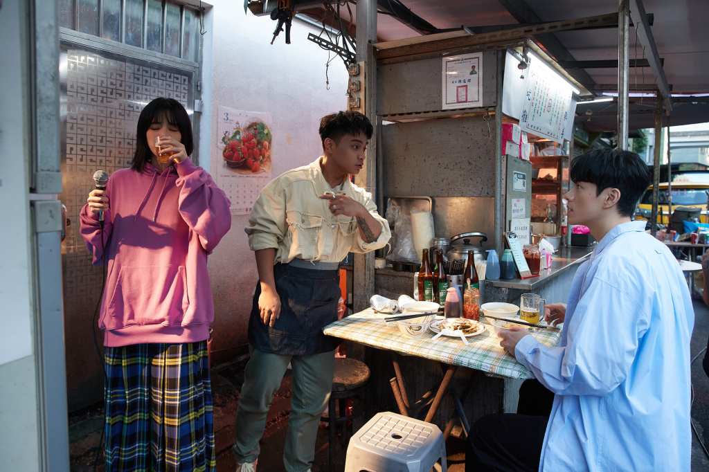 〈愛不愛我〉MV劇照