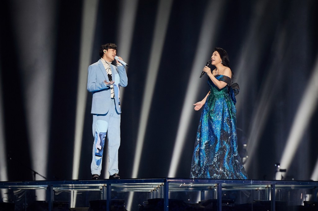 吳青峰與小野麗莎跨年夜合體演出