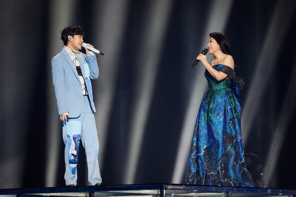 吳青峰與小野麗莎跨年夜合體演出