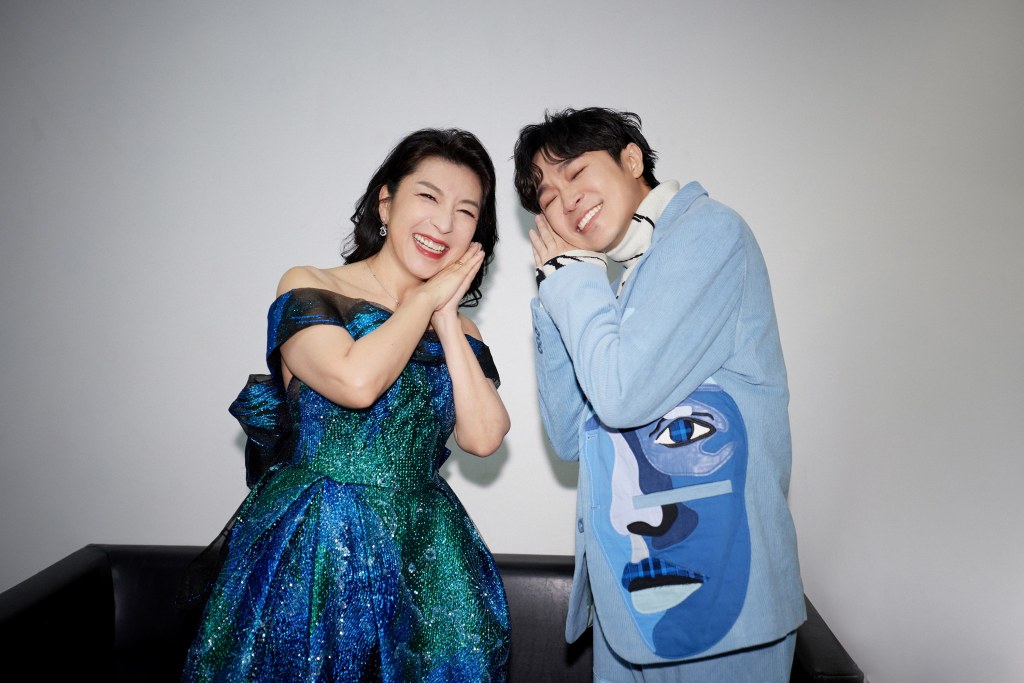 吳青峰與小野麗莎後台合照