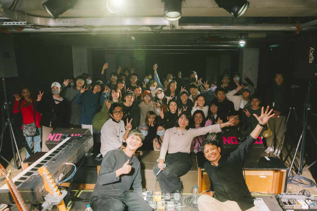 緩緩 Huan Huan 在台中 Legacy chako 進行 2024 年首場演出 (照片提供:緩流工作室/攝影師:許東)
